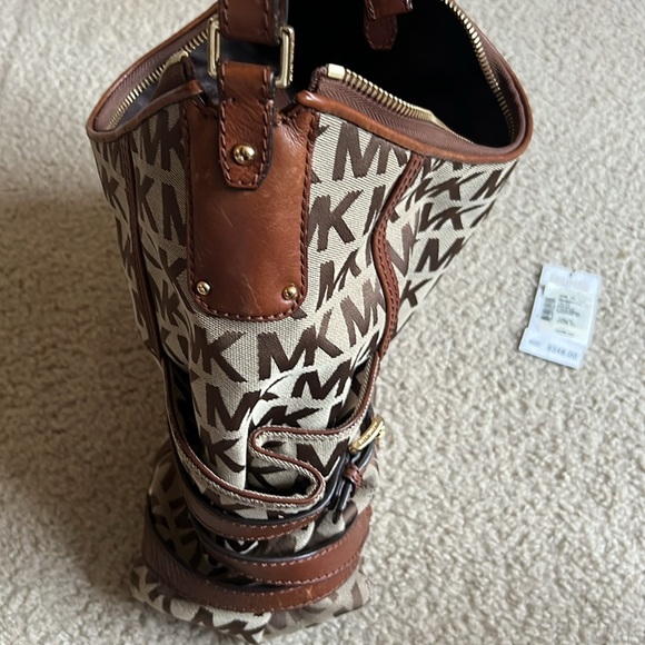 Michael by Michael Kors Bag, great condition! - Picture 7 of 11